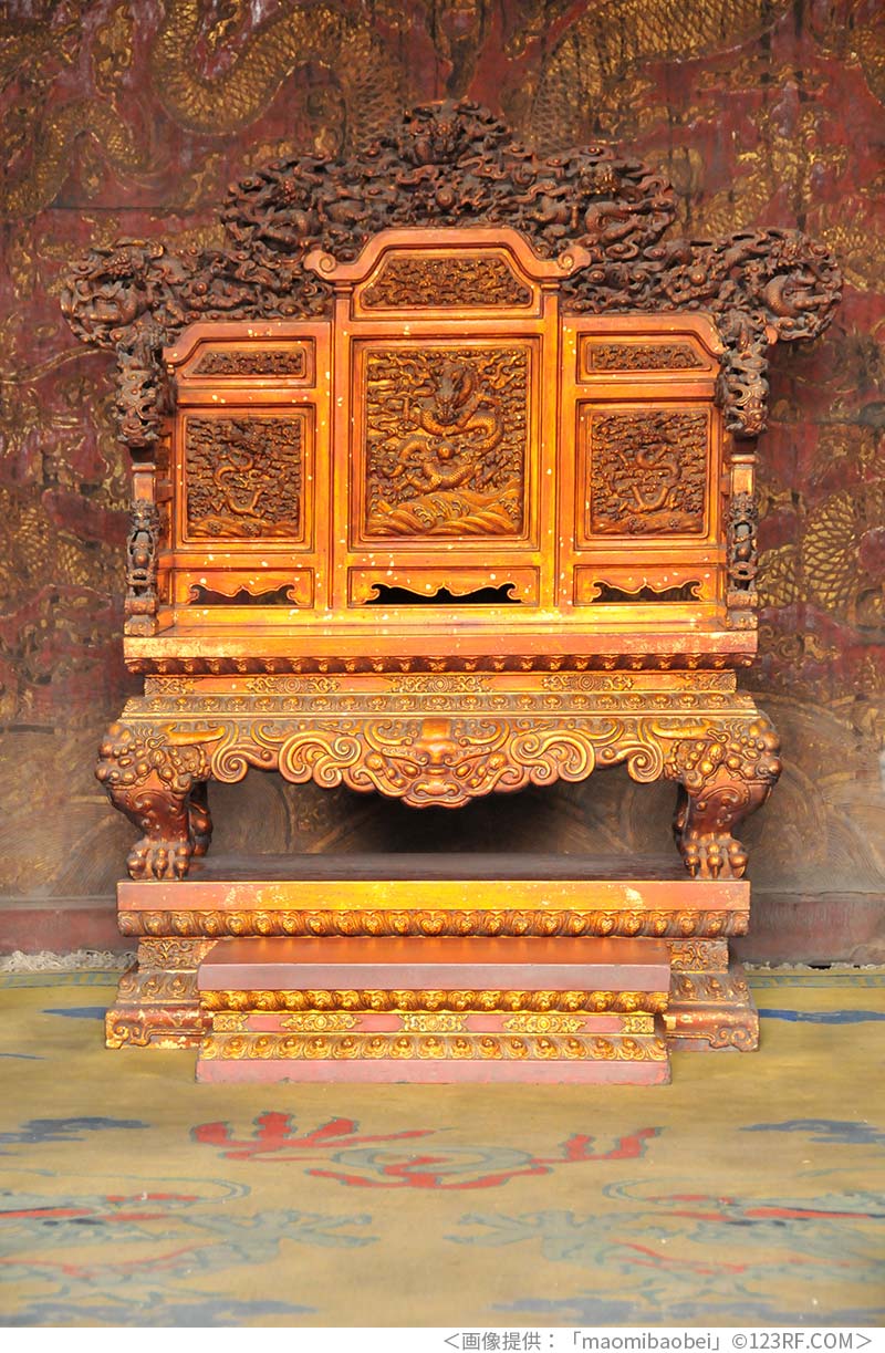 瀋陽故宮の椅子にある龍の装飾