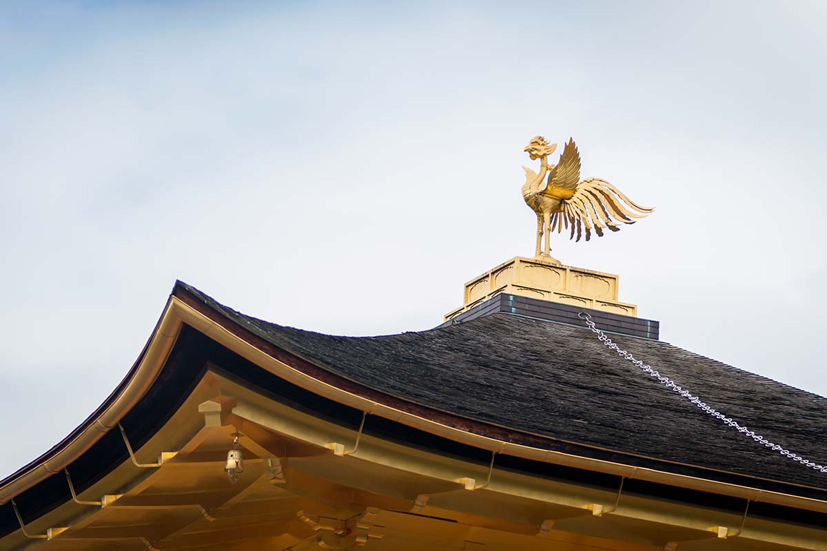 金閣寺の屋根にある鳳凰の像