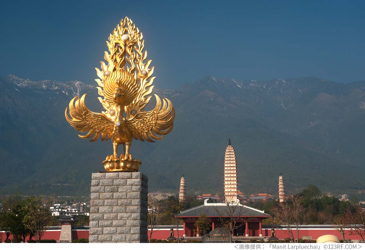 雲南省大理にある鳳凰の像